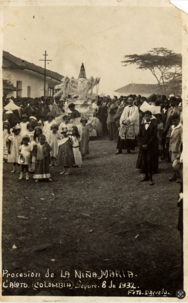 Procesión de la Niña María Caloto (Colombia) 1932 En el anhelo y honor a la Niña María de Caloto, en la majestuosa fiesta a cargo del Presbítero Gustavo Eduardo Vivas y la procesión de la 1 p.m. del jueves 8 de septiembre muestra el carácter netamente religioso de propios y extraños…